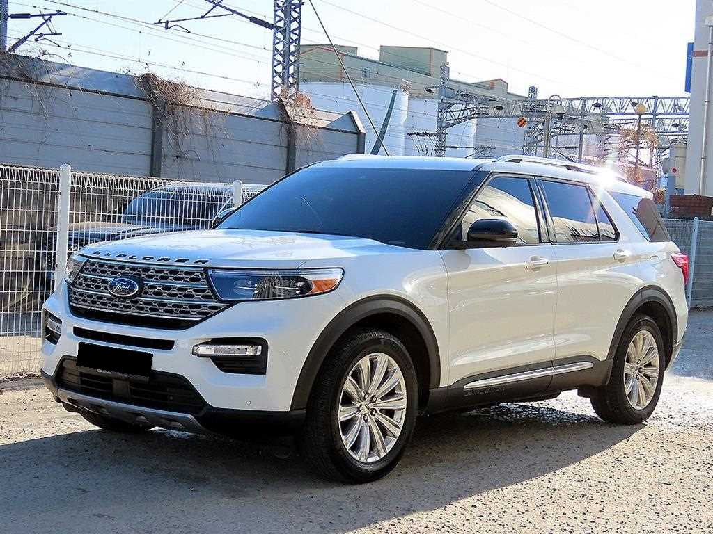 Ford Explorer — photo 02