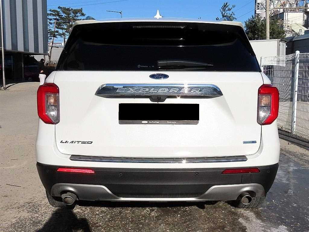 Ford Explorer — photo 04