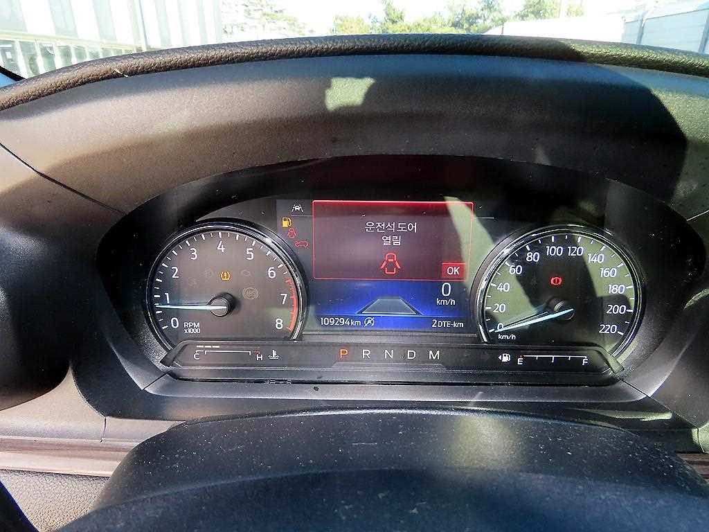 Ford Explorer — photo 09