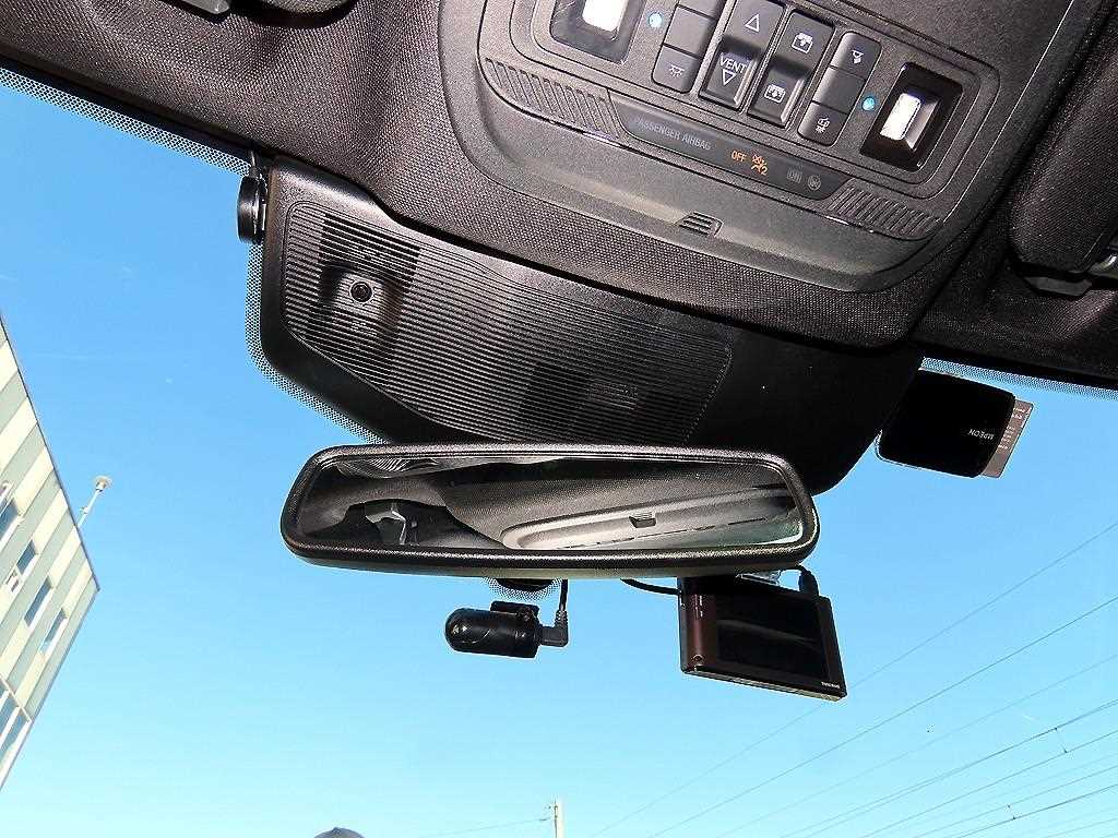 Ford Explorer — photo 14