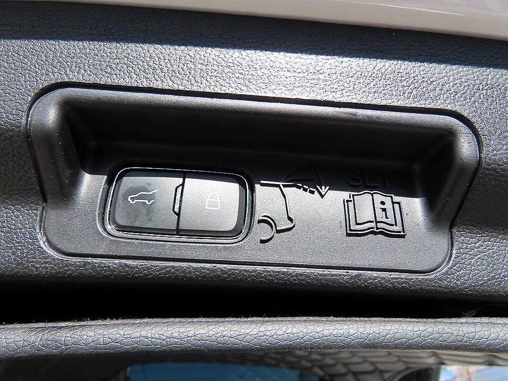 Ford Explorer — photo 16