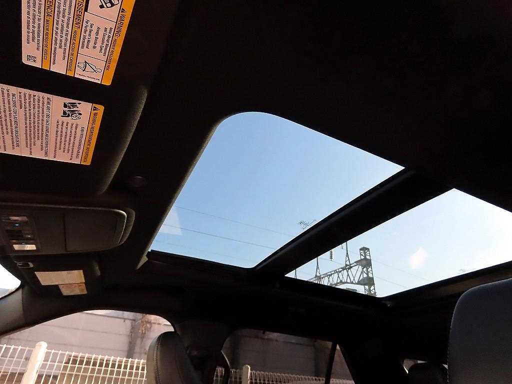 Ford Explorer — photo 17