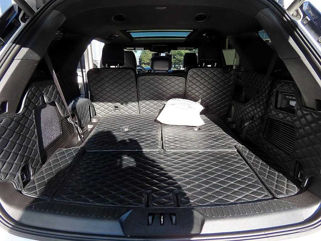 Ford Explorer — photo 18