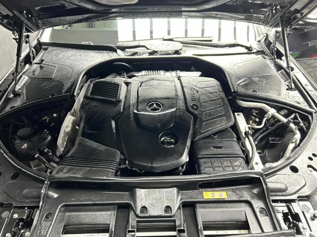 Mercedes-Benz S-Class — photo 17