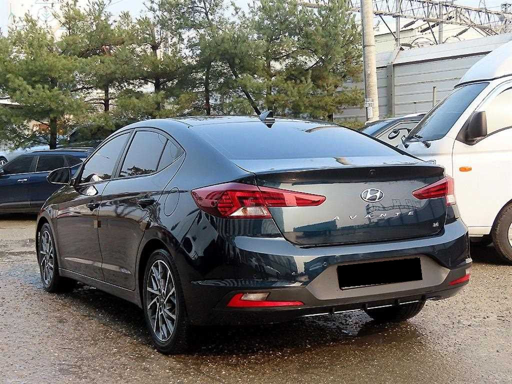Hyundai Avante — photo 03