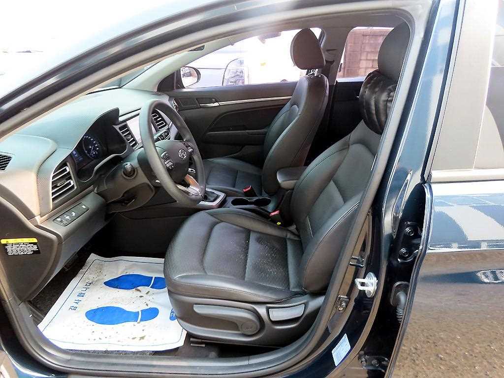 Hyundai Avante — photo 05