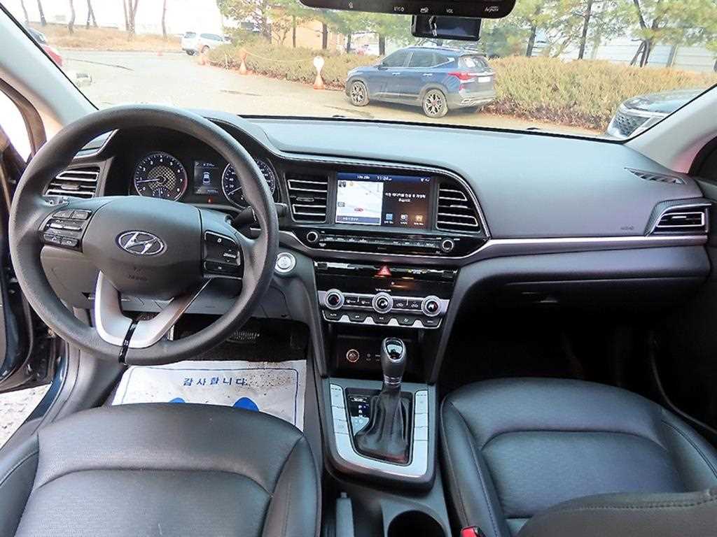 Hyundai Avante — photo 07