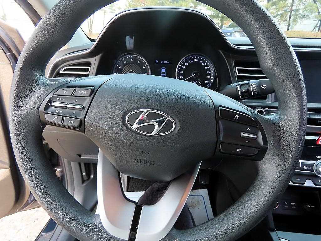 Hyundai Avante — photo 08