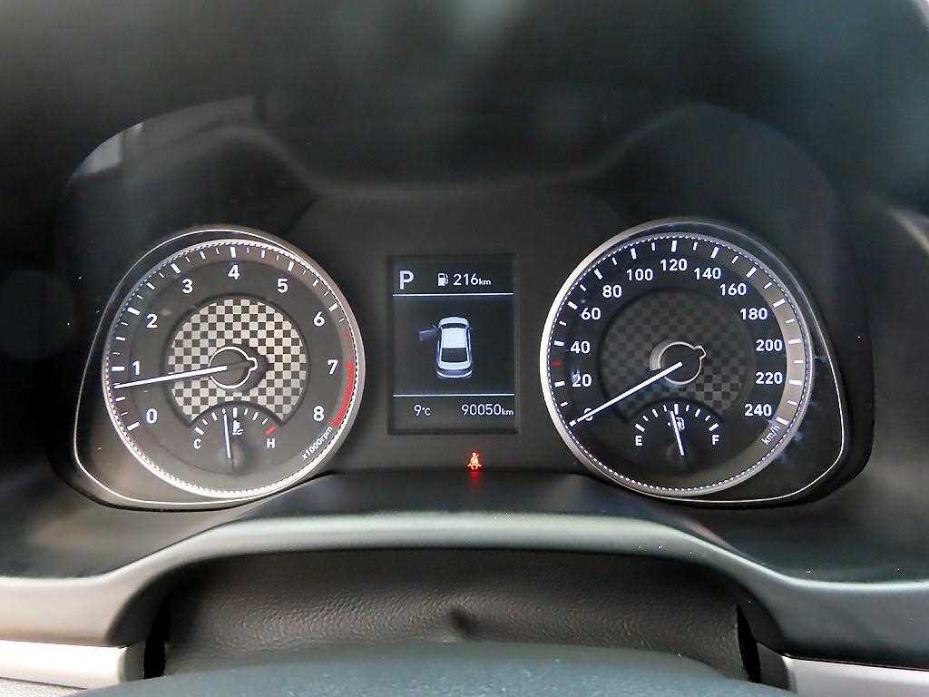 Hyundai Avante — photo 09