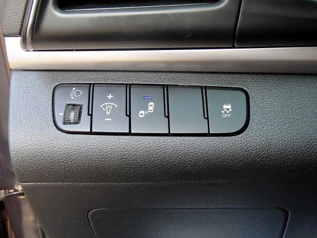 Hyundai Avante — photo 12