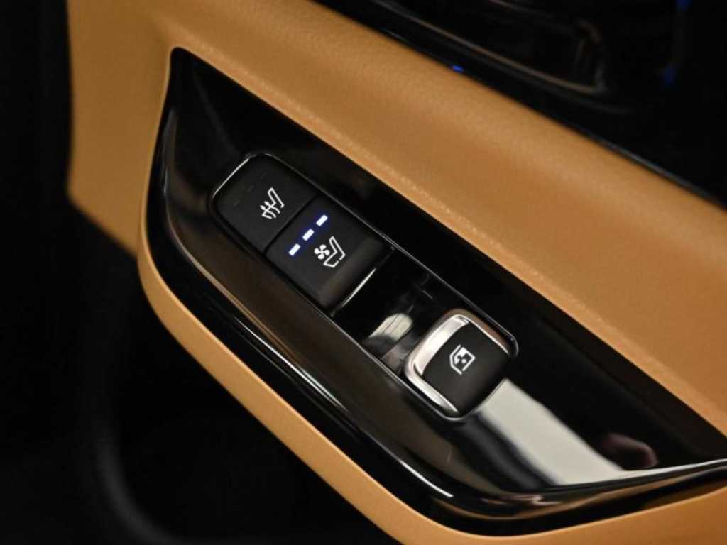Kia Carnival — photo 16