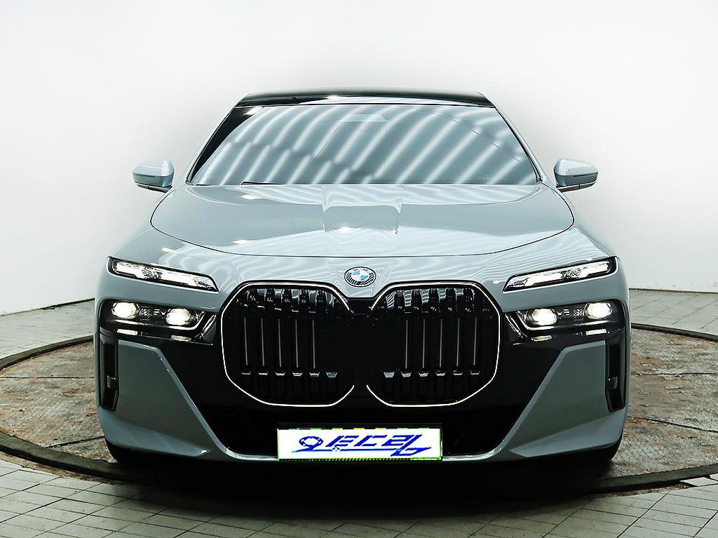 BMW 7-Series — photo 01