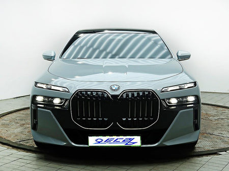 BMW 7-Series — photo 01