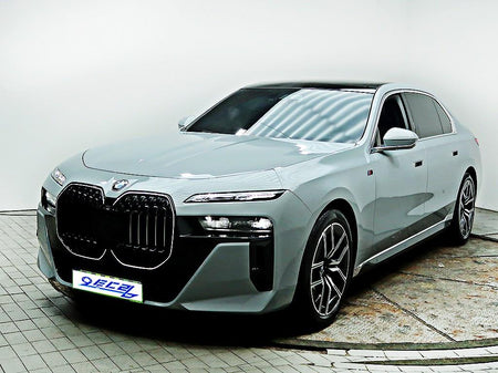 BMW 7-Series — photo 02