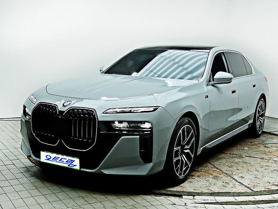BMW 7-Series — photo 02