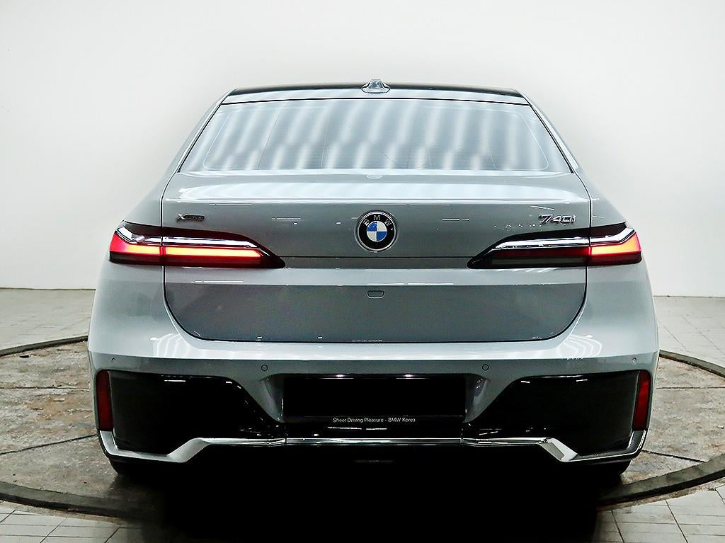 BMW 7-Series — photo 03