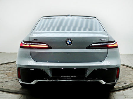 BMW 7-Series — photo 03