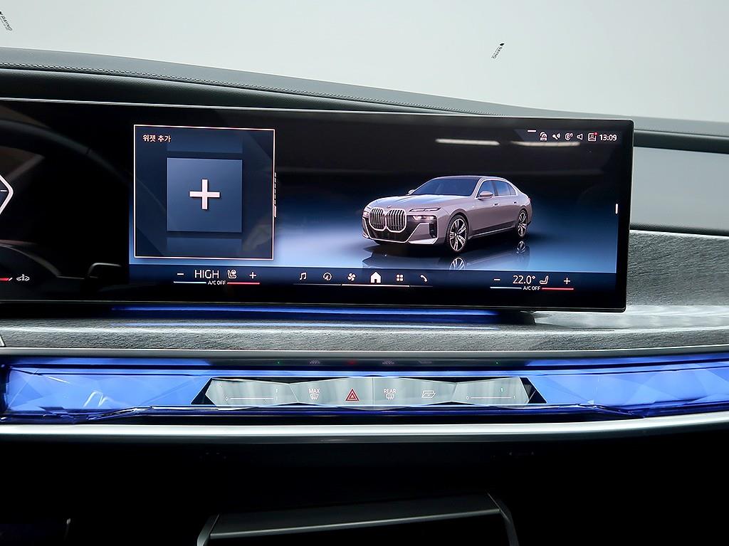BMW 7-Series — photo 09