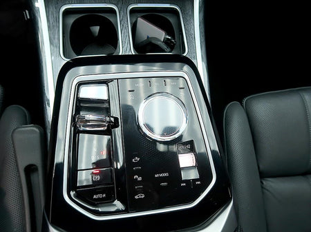 BMW 7-Series — photo 10