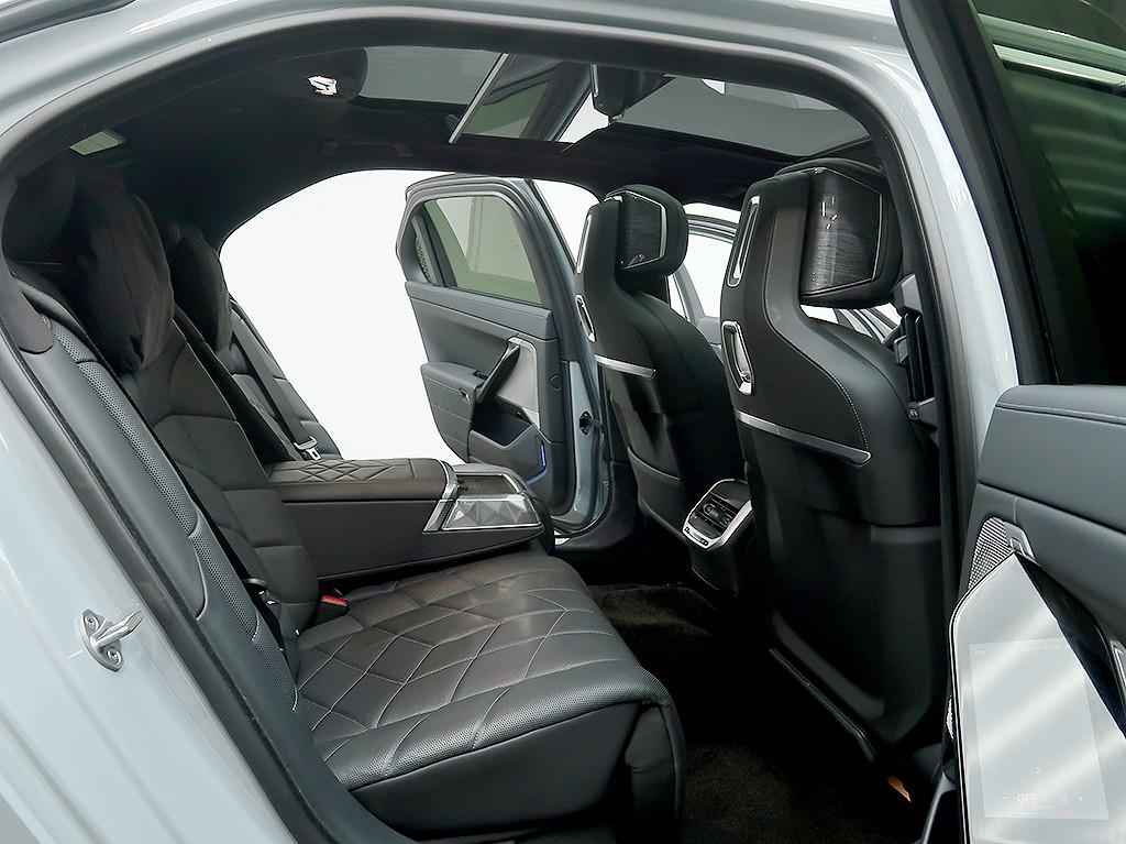 BMW 7-Series — photo 12