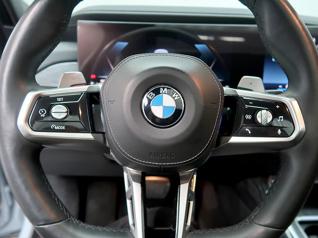 BMW 7-Series — photo 14