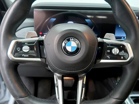 BMW 7-Series — photo 14