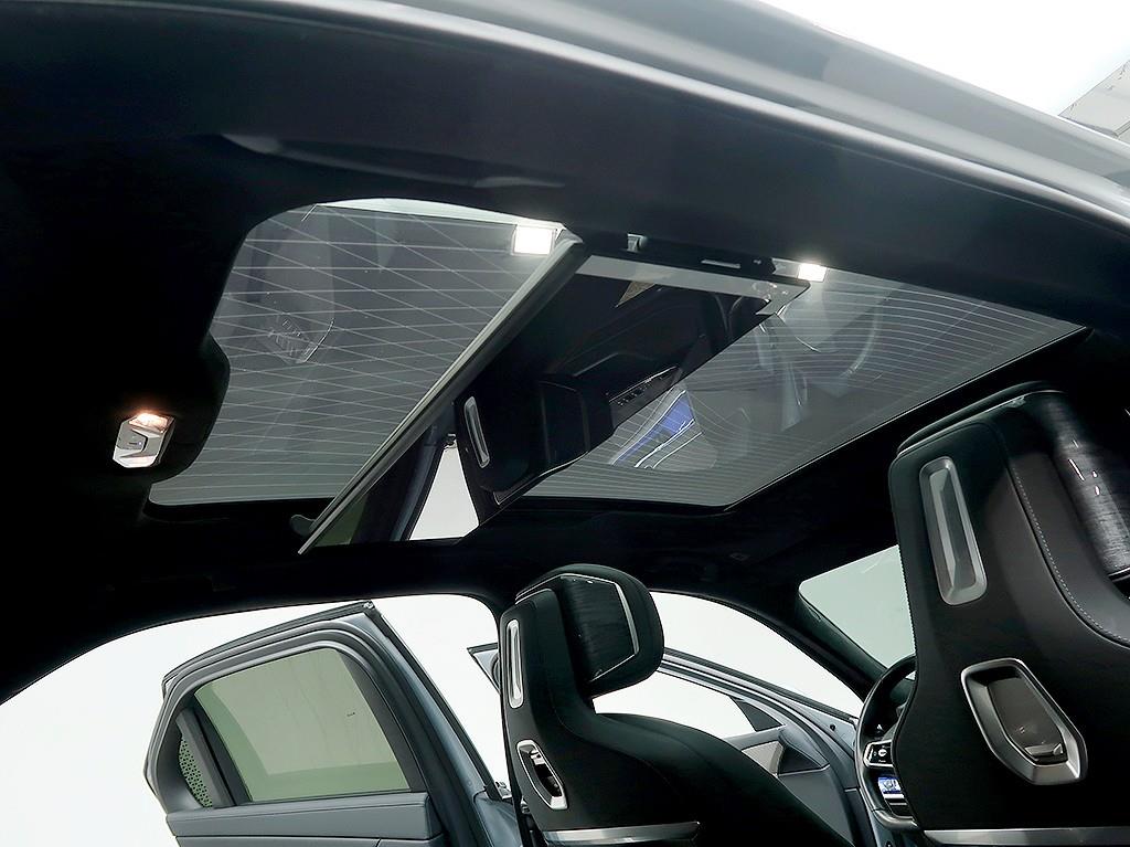 BMW 7-Series — photo 16