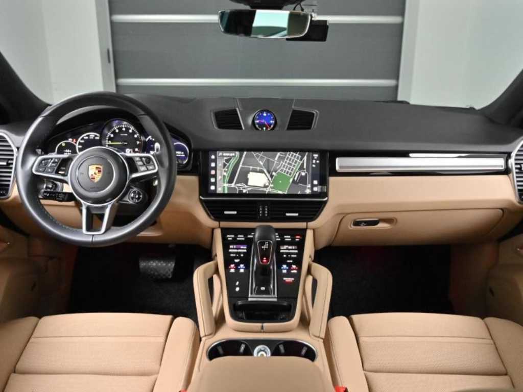 Porsche Cayenne — photo 01