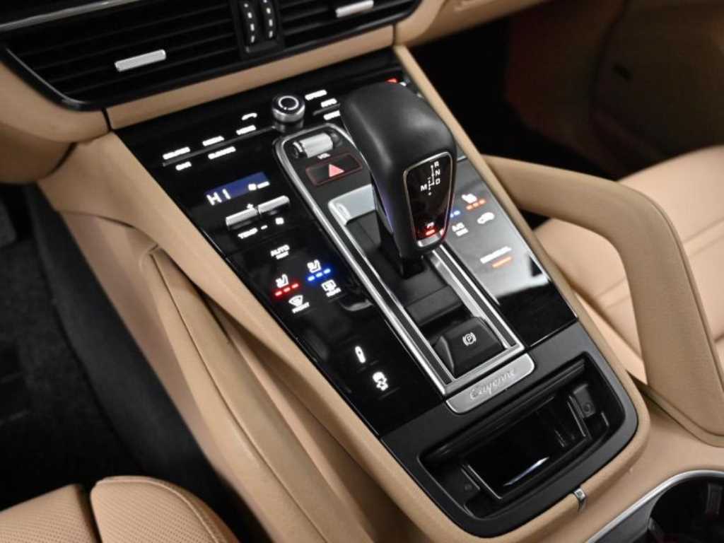 Porsche Cayenne — photo 09