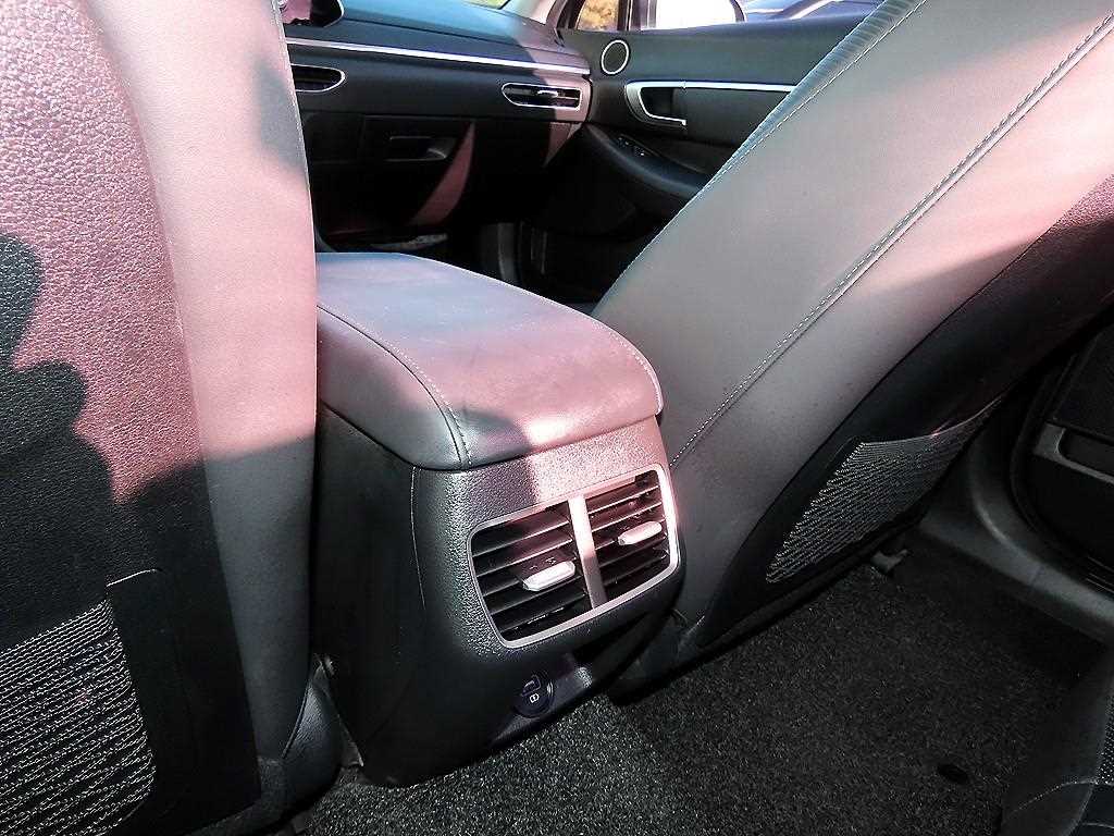 Hyundai Sonata — photo 18