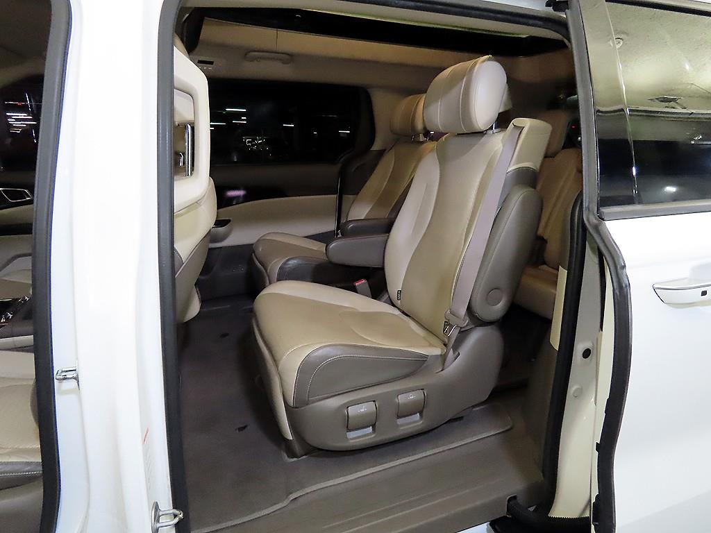 Kia Carnival — photo 07