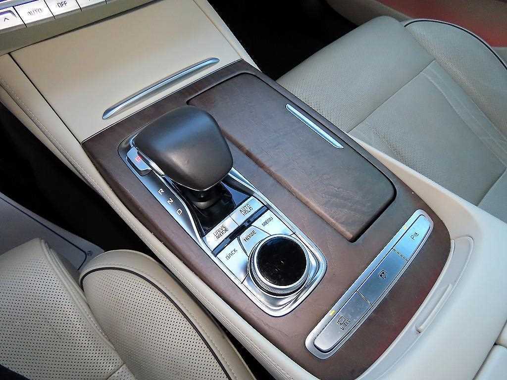 Kia K9 — photo 12