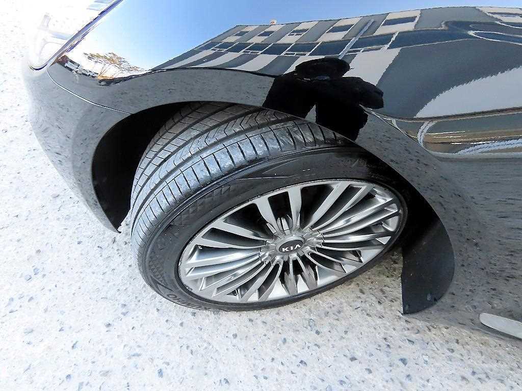 Kia K9 — photo 20