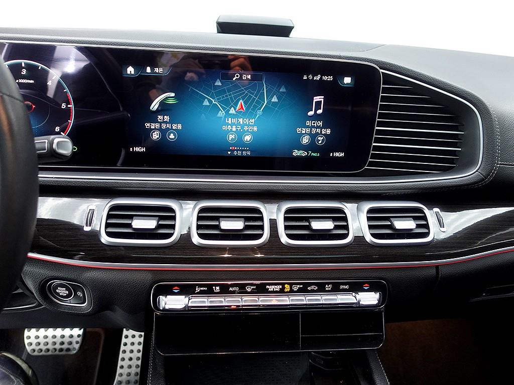 Mercedes-Benz GLE-Class — photo 09