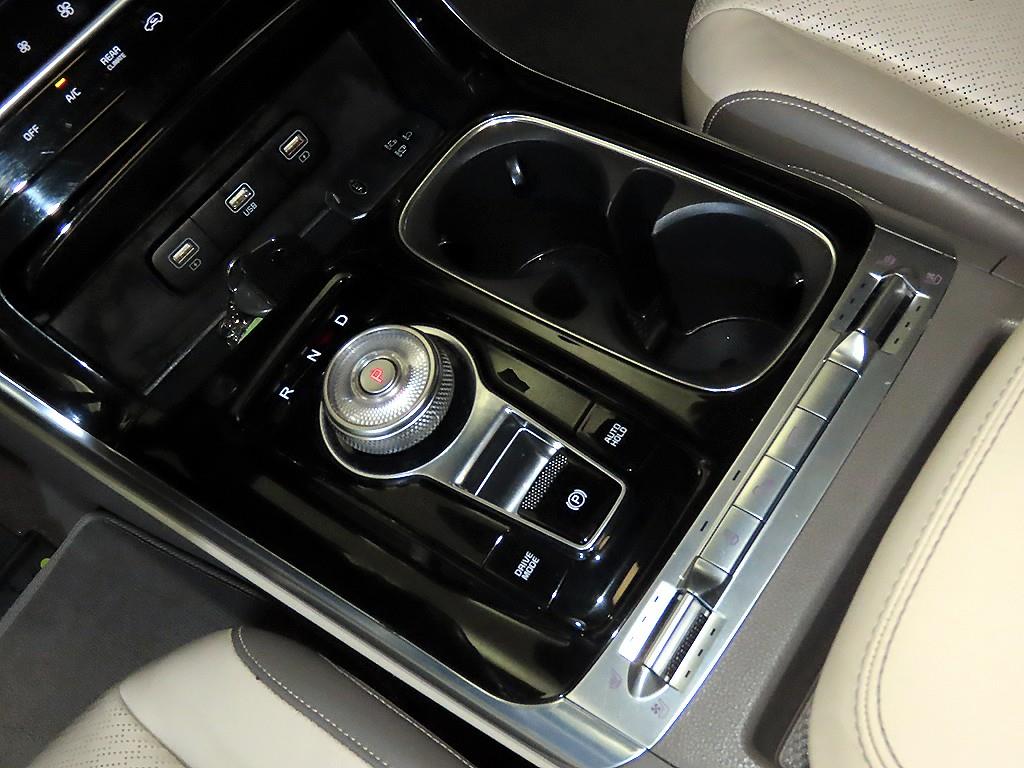 Kia Carnival — photo 12