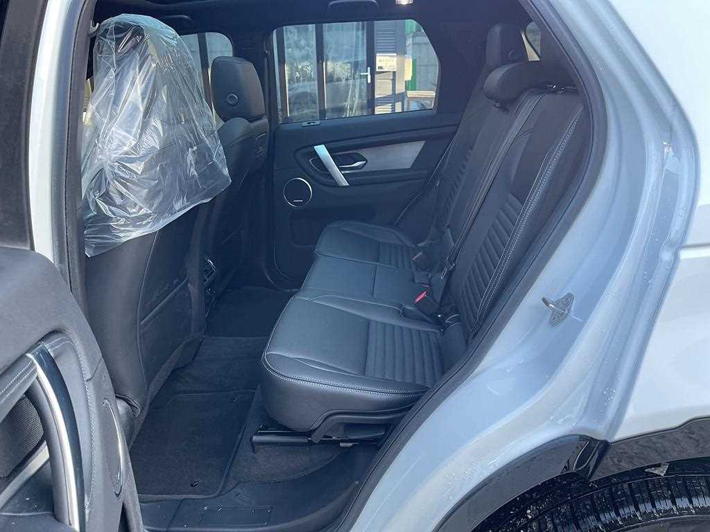 Land Rover Discovery Sport — photo 06