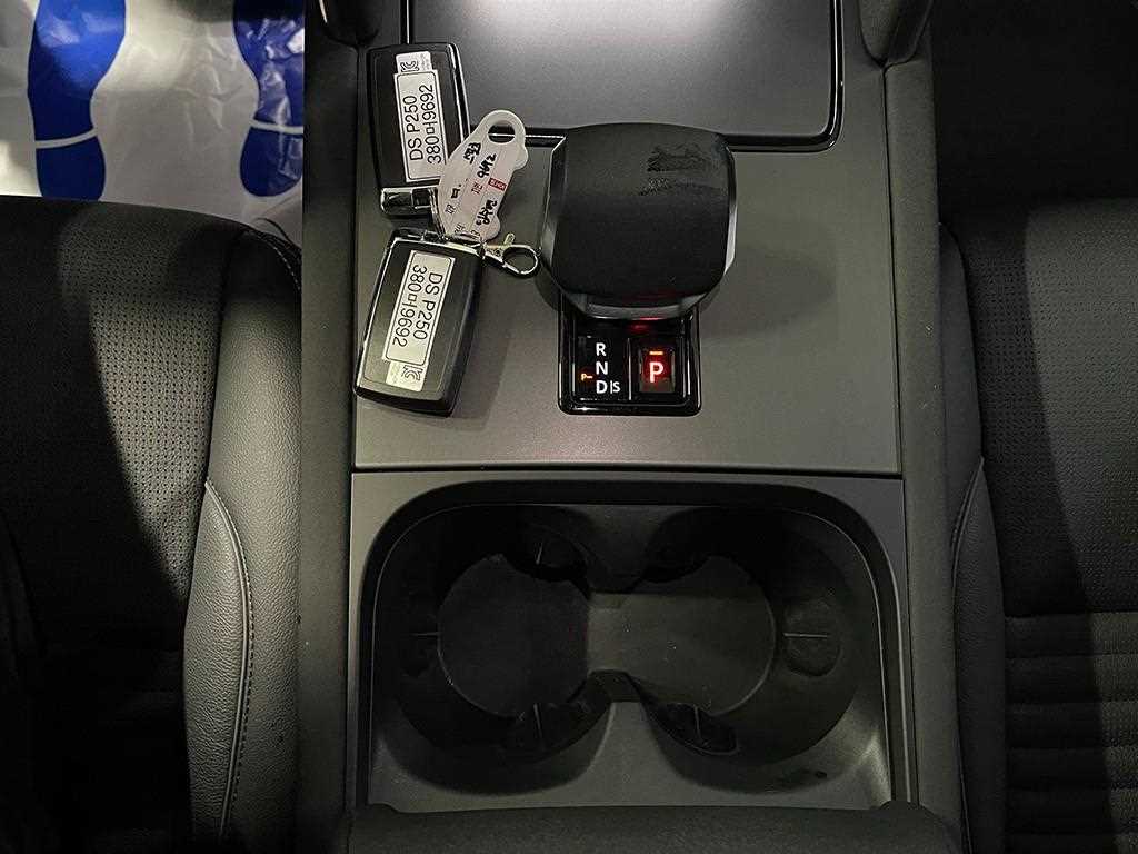 Land Rover Discovery Sport — photo 11