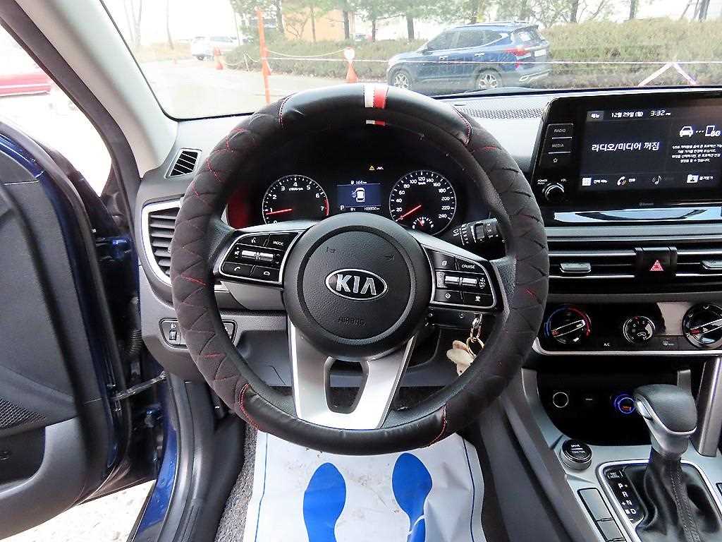 Kia Seltos — photo 08