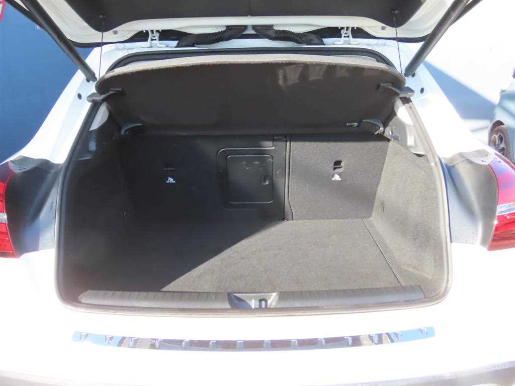Mercedes-Benz GLA-Class — photo 05