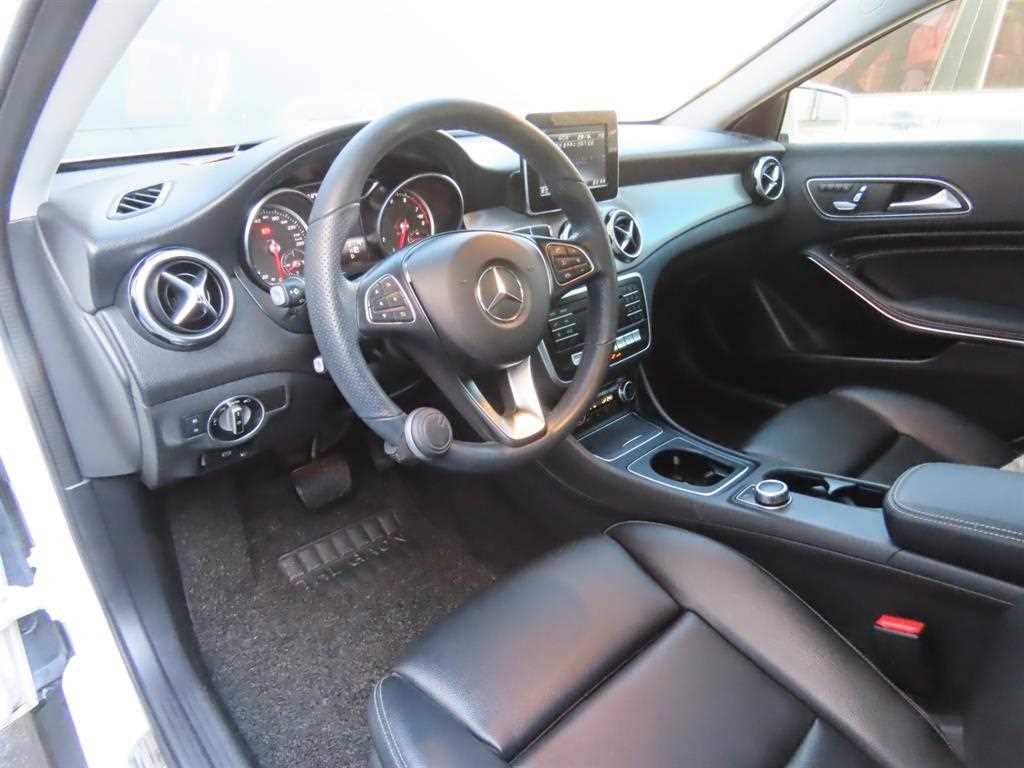 Mercedes-Benz GLA-Class — photo 06
