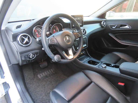 Mercedes-Benz GLA-Class — photo 06