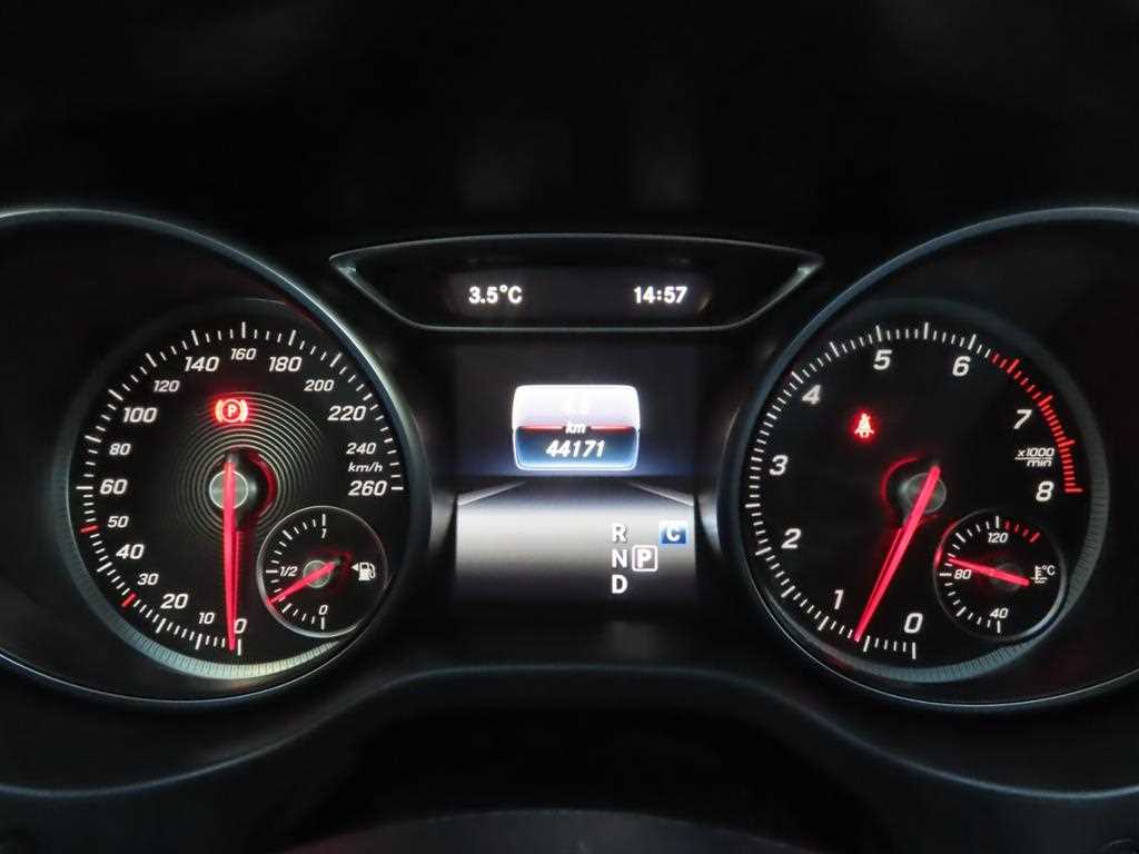 Mercedes-Benz GLA-Class — photo 07