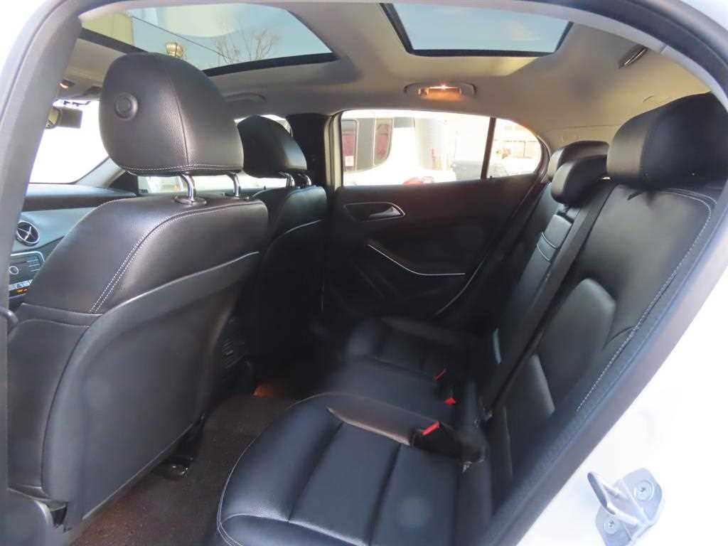 Mercedes-Benz GLA-Class — photo 08