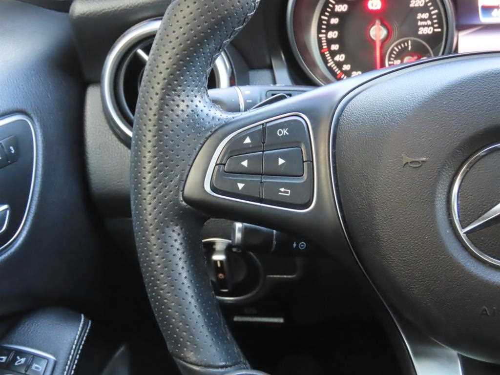 Mercedes-Benz GLA-Class — photo 10