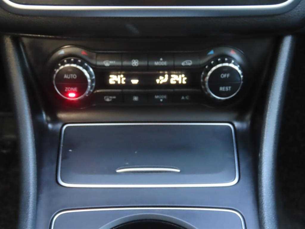 Mercedes-Benz GLA-Class — photo 13