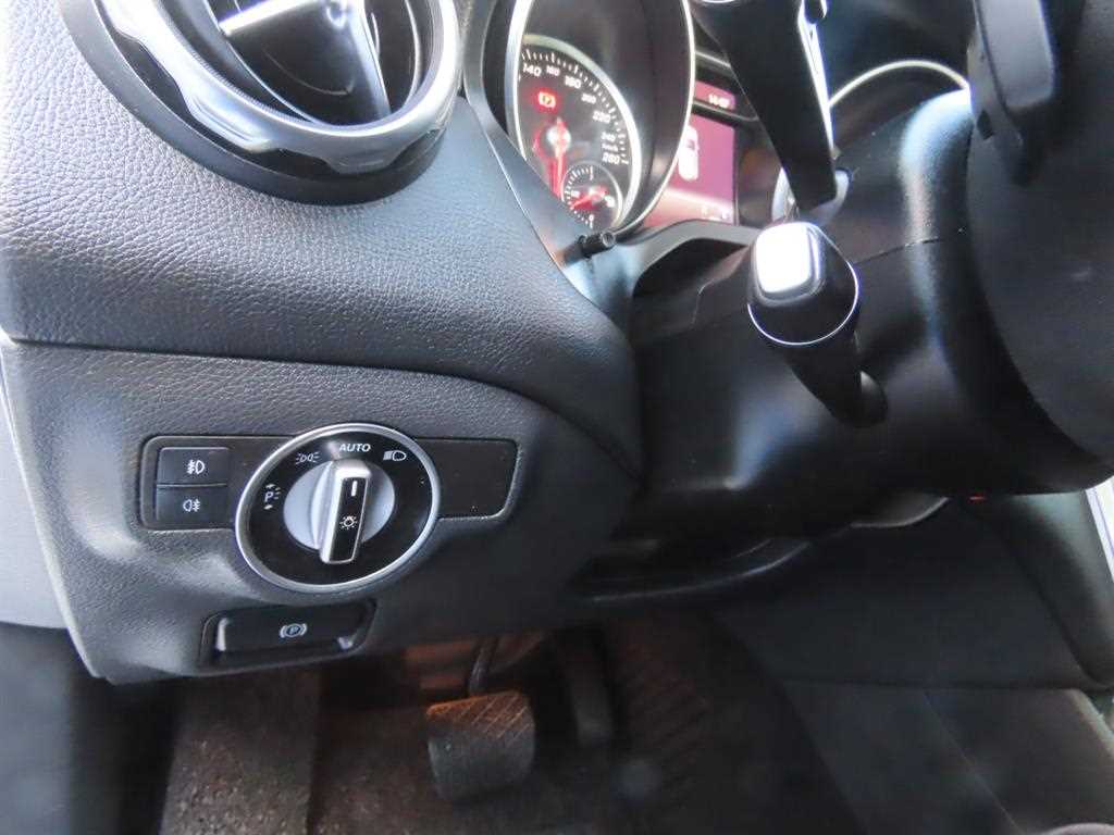 Mercedes-Benz GLA-Class — photo 15
