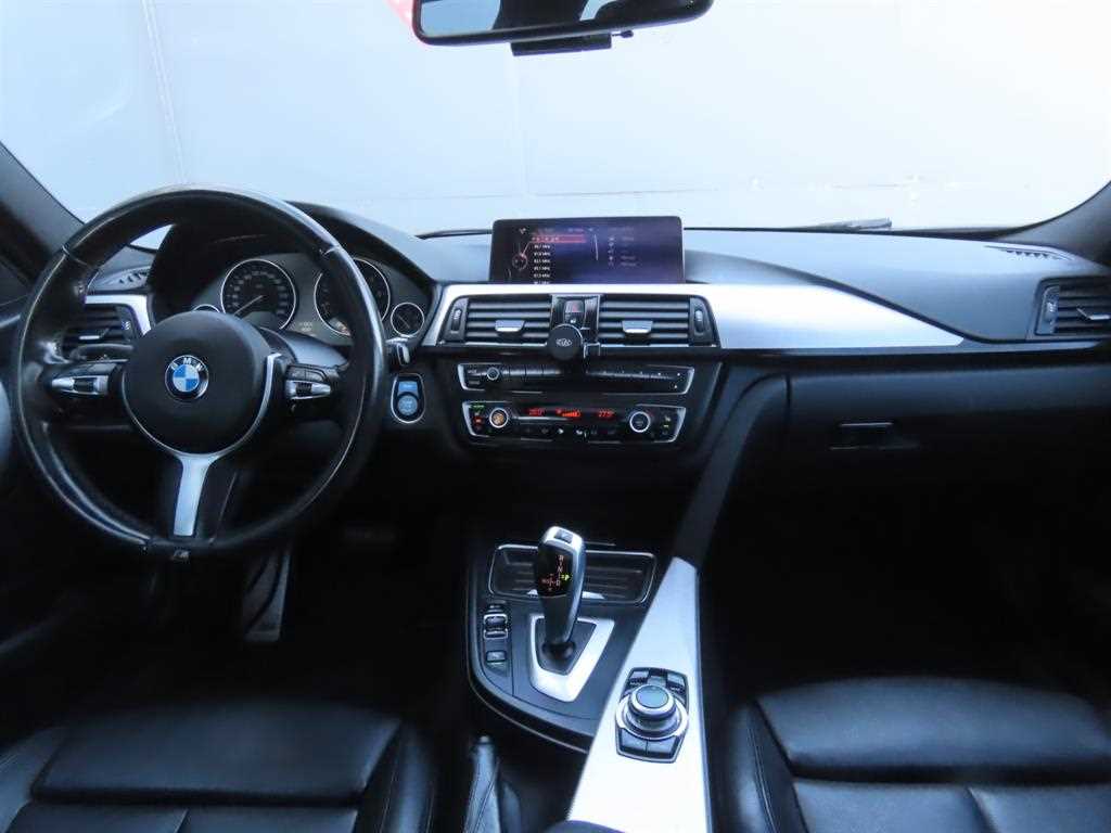 BMW 3-Series — photo 06