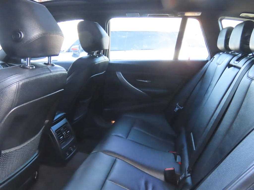 BMW 3-Series — photo 08