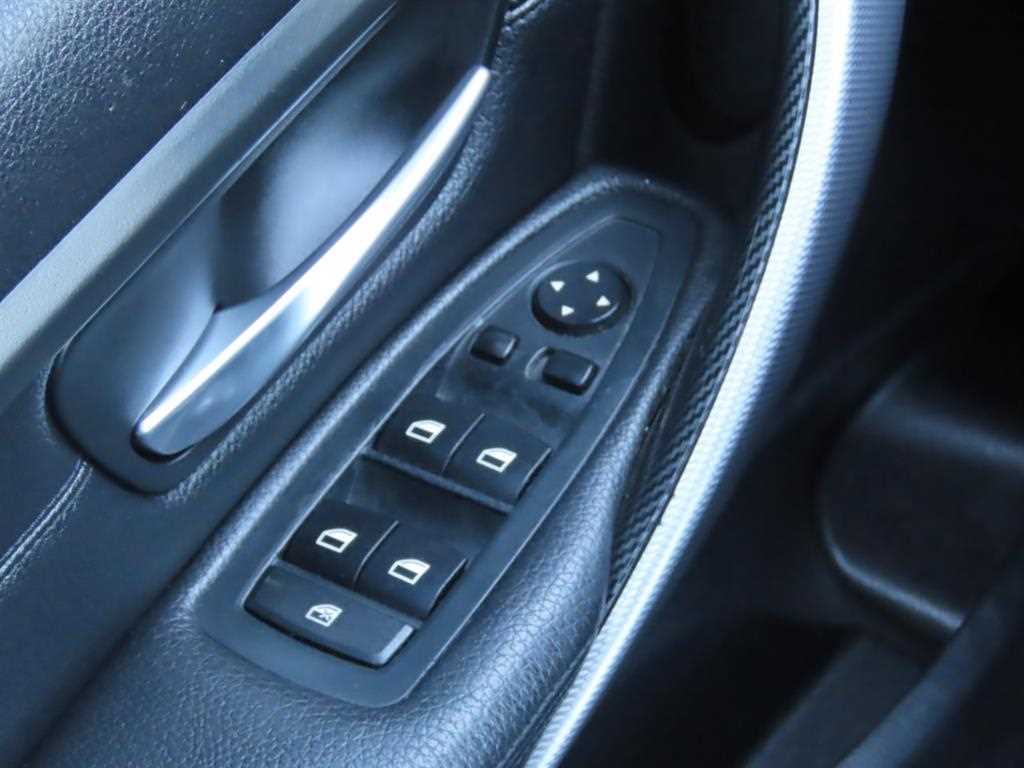 BMW 3-Series — photo 09