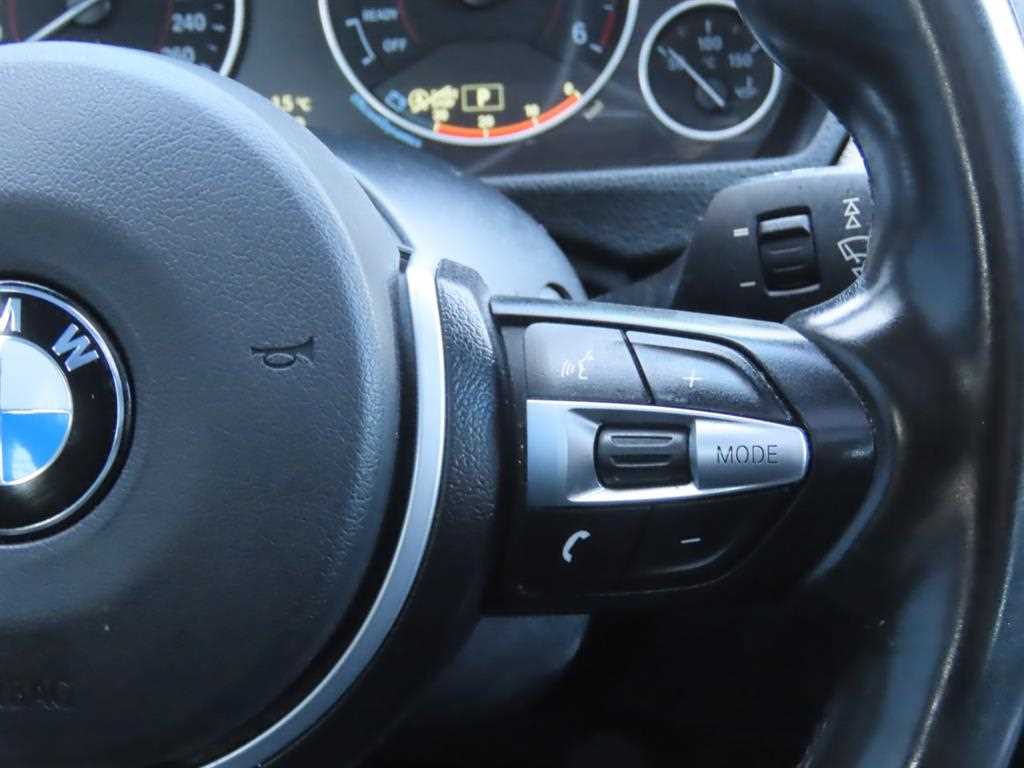 BMW 3-Series — photo 11